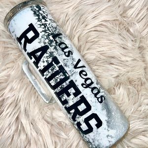 Las Vegas Raiders NEW 30 ounce hot/cold handle Tumbler Straw & slide lid…